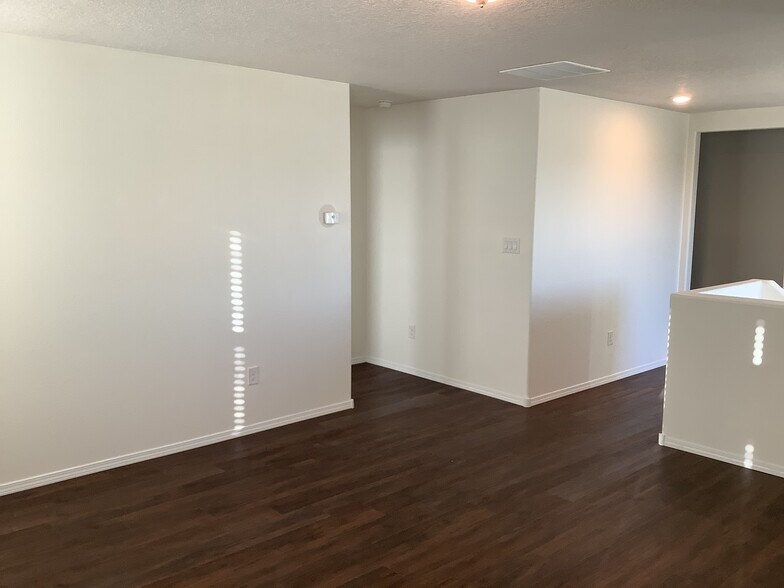 Building Photo - 2281 Solara Loop NE