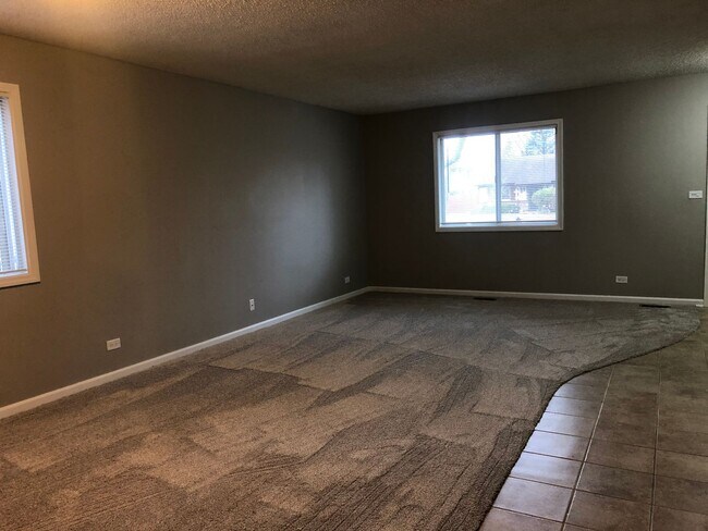 Building Photo - 448 Independence Ln