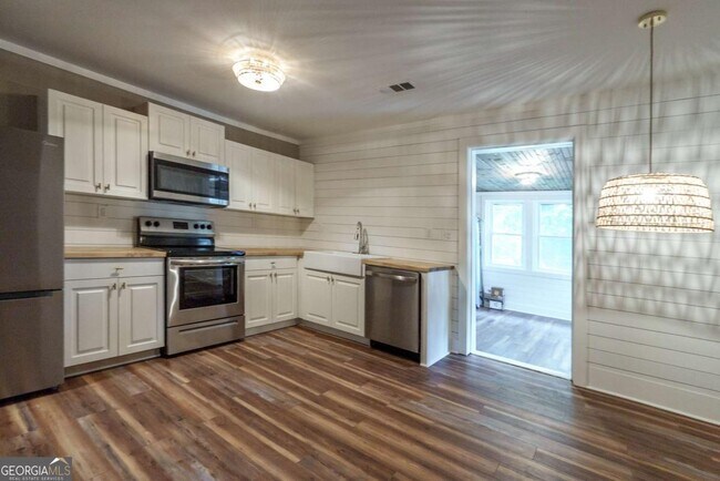 Building Photo - 175 E Main St