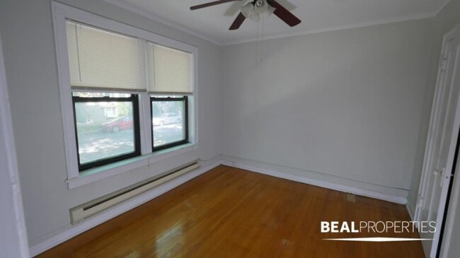 Building Photo - 2 bedroom in CHICAGO IL 60657