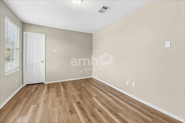 Building Photo - 429 Grant Ln