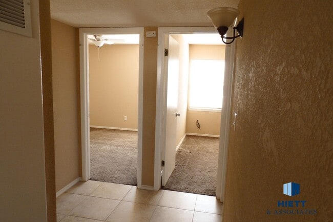 Building Photo - Gorgeous Upper Valley rental home