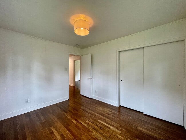 Building Photo - 5621 Larry Ave