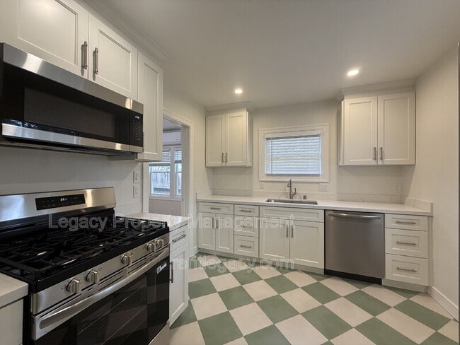 Building Photo - 45 1st St
