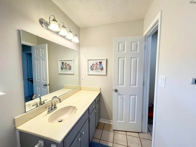 Building Photo - 2114 Selma Dr