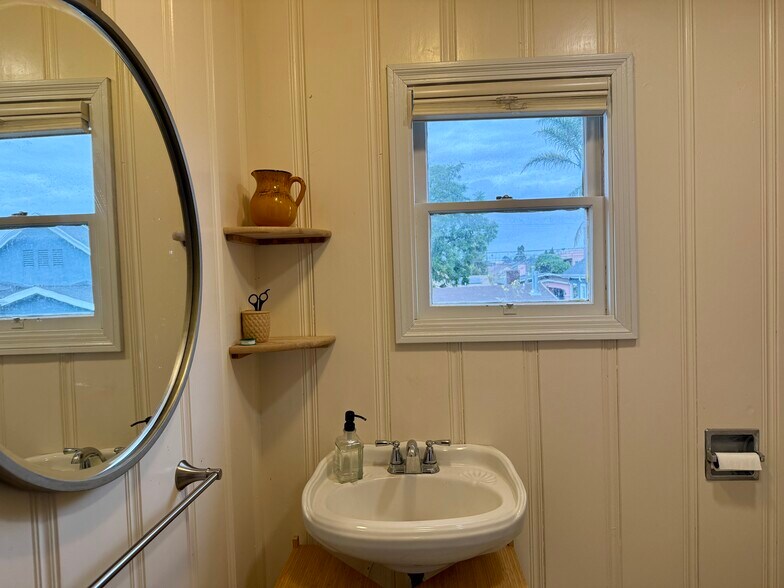 Building Photo - 4114 E 15th St