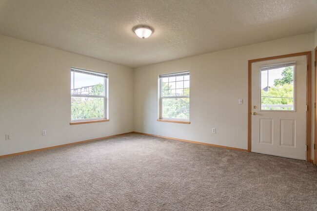 Building Photo - 508 NE Graham St