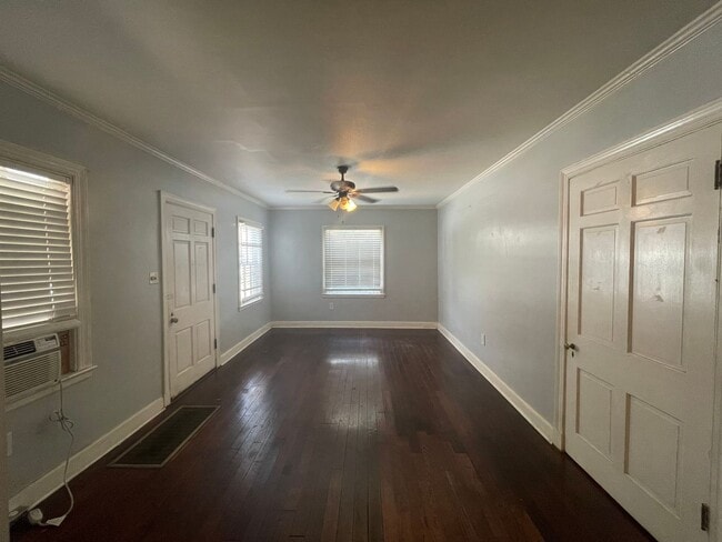 Building Photo - 1 bedroom duplex with washer and dryer