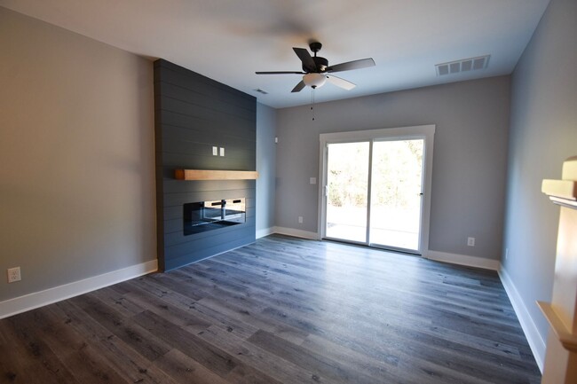 Building Photo - 4 Bedroom 3.5 Bathroom- New Build!