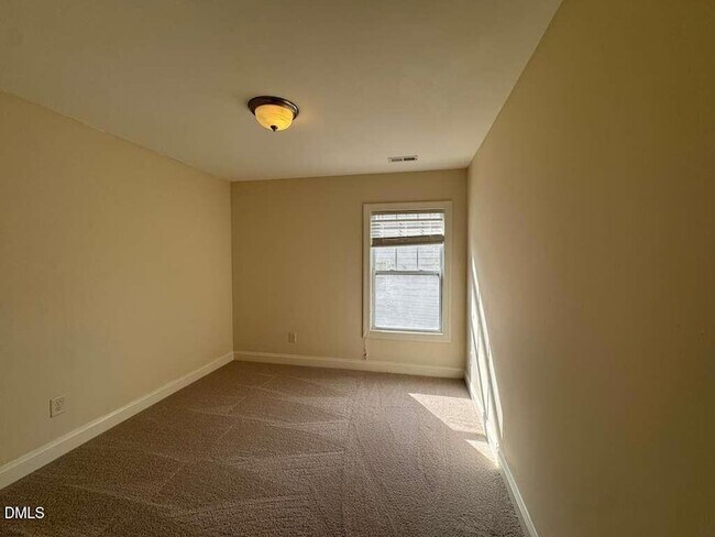 Building Photo - 4008 Vallonia Dr