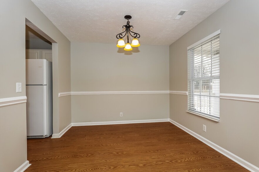 Building Photo - 2136 Blake Dr