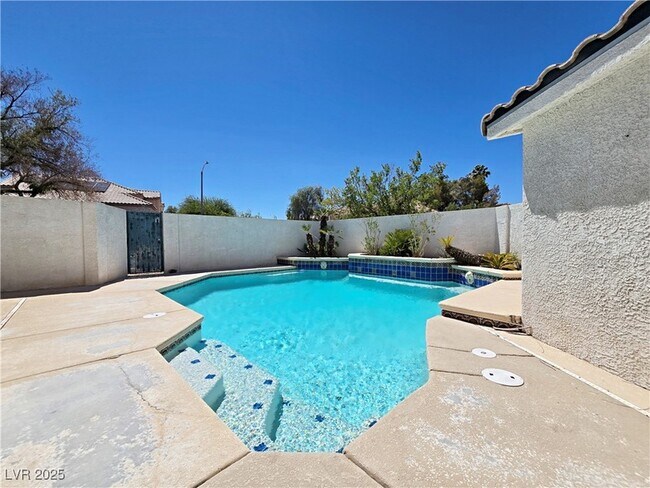 Building Photo - 53 Desert Dawn Ln
