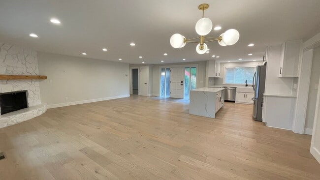 Building Photo - 3Bd/2.5Ba Mercer Island House