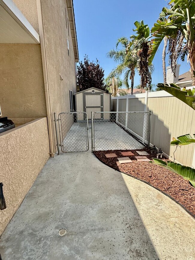 Building Photo - Executive Pool Home w/Solar