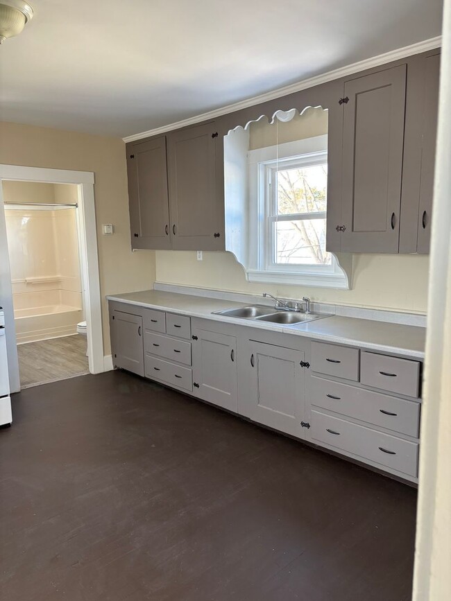 Building Photo - Lopus Lake, LLC-217 Pine Str