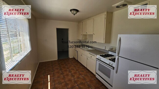 Building Photo - Silverlake Rd & Aviation Rd 3 Bedroom 1 ba...