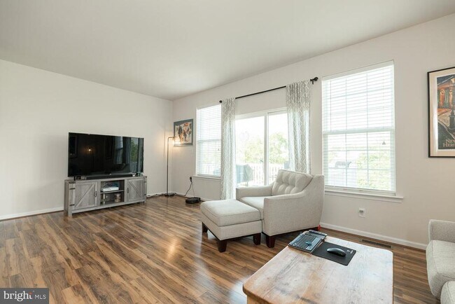 Building Photo - 155 Schramm Lp
