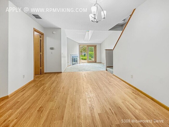 Building Photo - 2br 2.5ba 2cg ~ Security Deposit Free Alte...