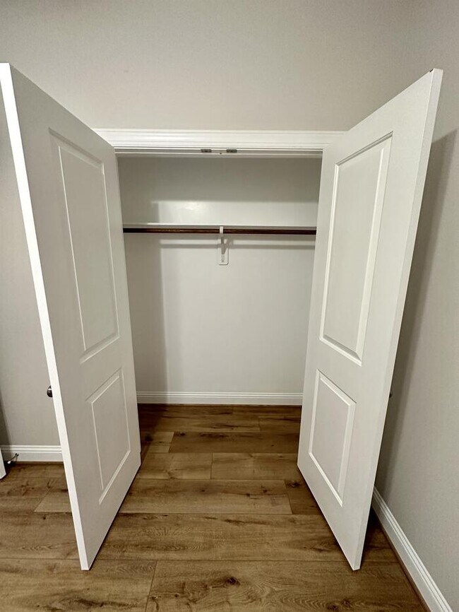 Building Photo - 708 W Parrish Dr