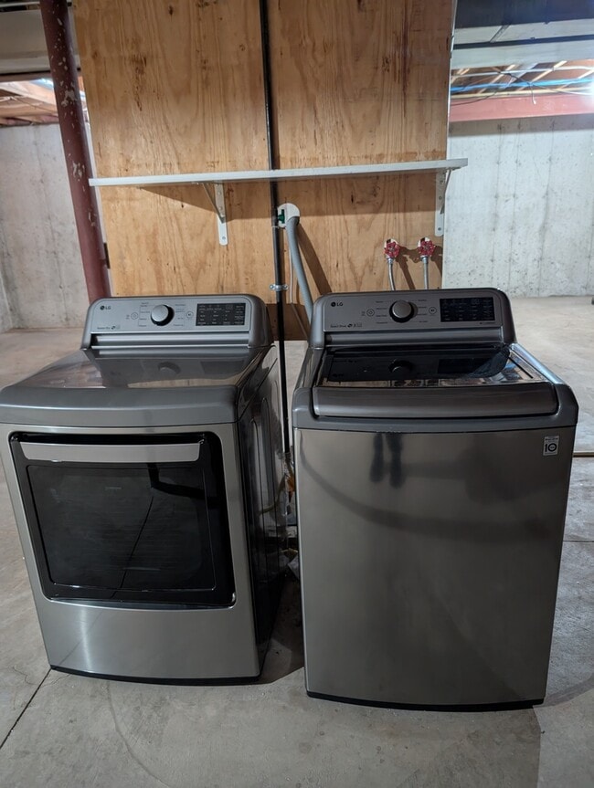 Building Photo - 1966 Alinda Ave