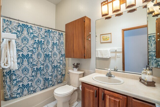 Building Photo - Fully Furnished, 3 Bed/3 Bath, Waiehu Heig...