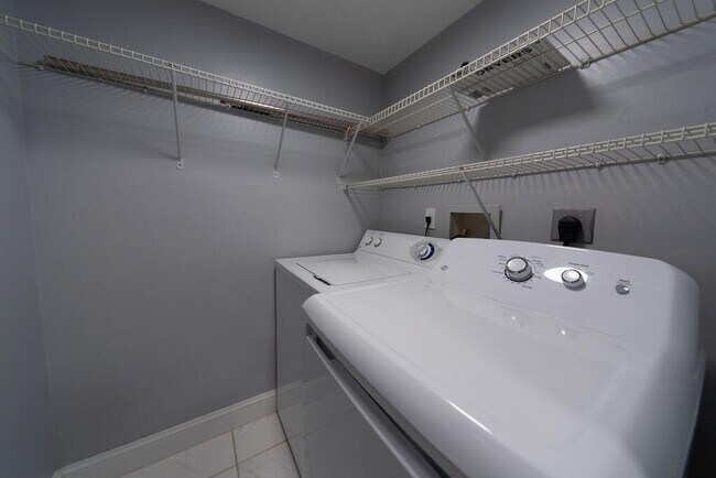 Building Photo - 505 Villa Cir