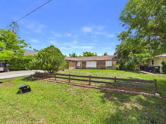 Building Photo - 18543 Iris Rd