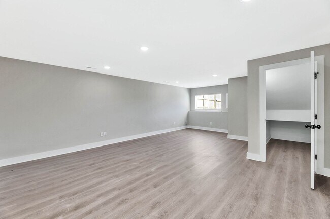 Building Photo - 5264 Plumthicket
