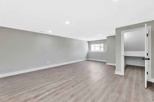 Building Photo - 5378 N Toben Dr