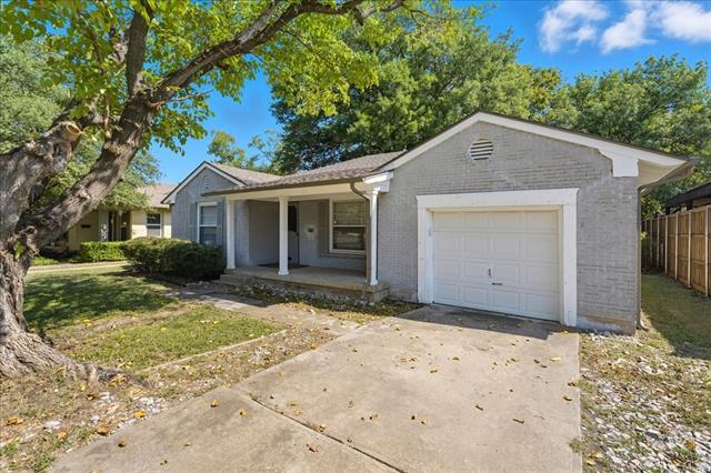 Building Photo - 6902 E Mockingbird Ln