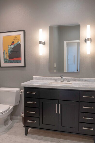 Building Photo - 425 E Ocean Blvd