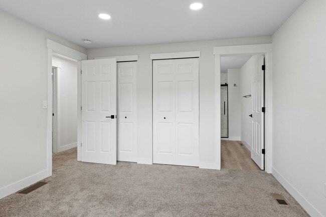 Building Photo - Gorgeous South Hill Home