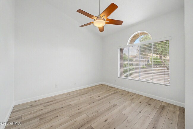 Building Photo - 1220 E Briarwood Terrace