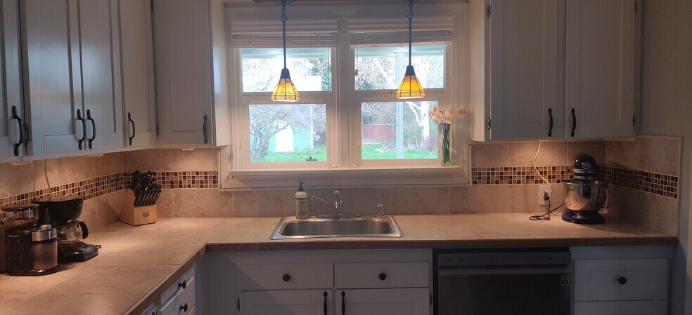 Building Photo - 822 CC St