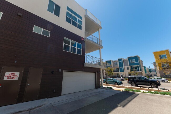 Building Photo - Otay Ranch  3 bd /2 ba Newer Condo w Garage, Laundry + More!