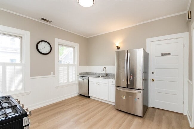 Building Photo - 24 Walden St