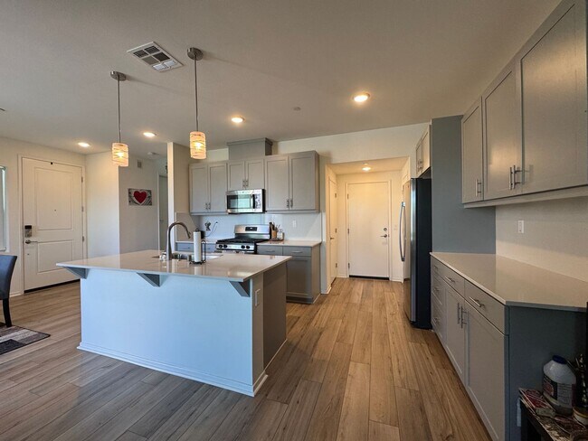 Building Photo - Gorgeous Citro Townhome for Rent