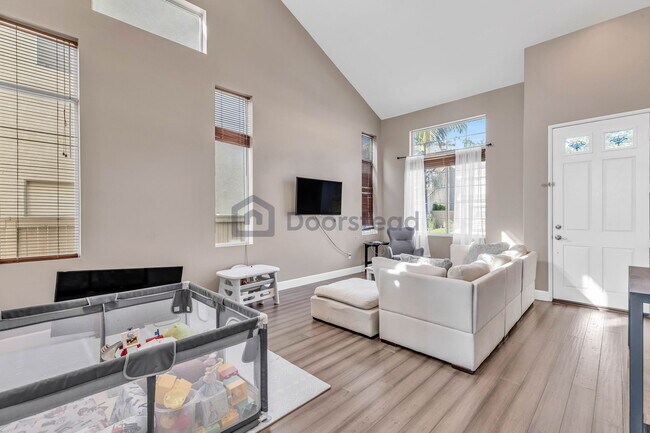 Building Photo - 6042 E Birdcage Ct