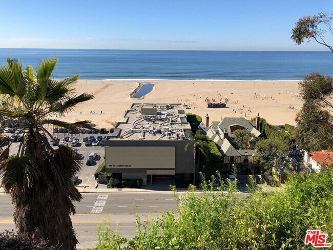 Building Photo - 723 Palisades Beach Rd