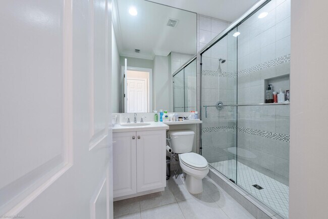 Building Photo - 9368 Eden Roc Ct