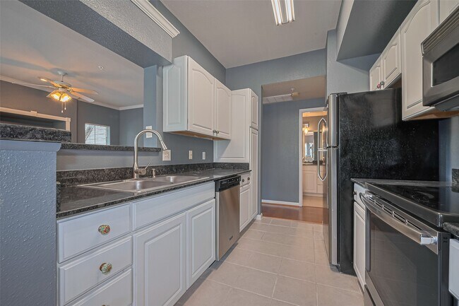 Building Photo - 1330 Old Spanish Trl