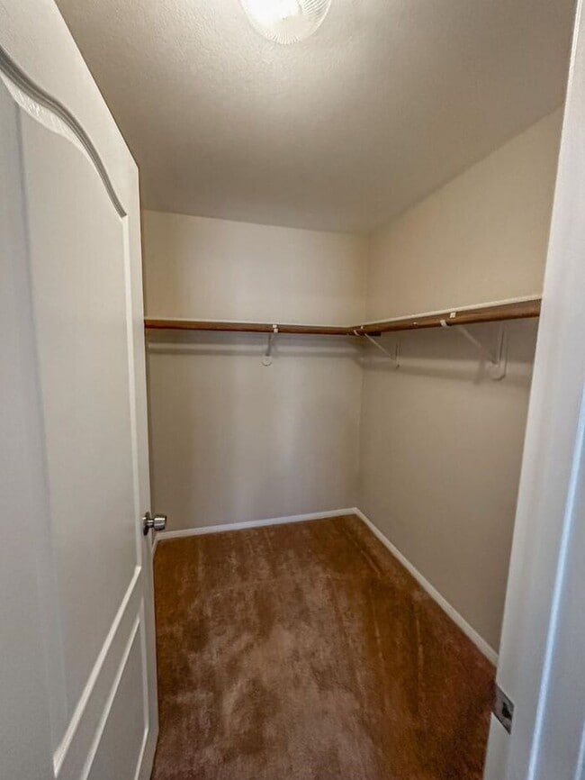 Building Photo - IMMACULATE REMODLED 2 STORY HOME IN HENDER...