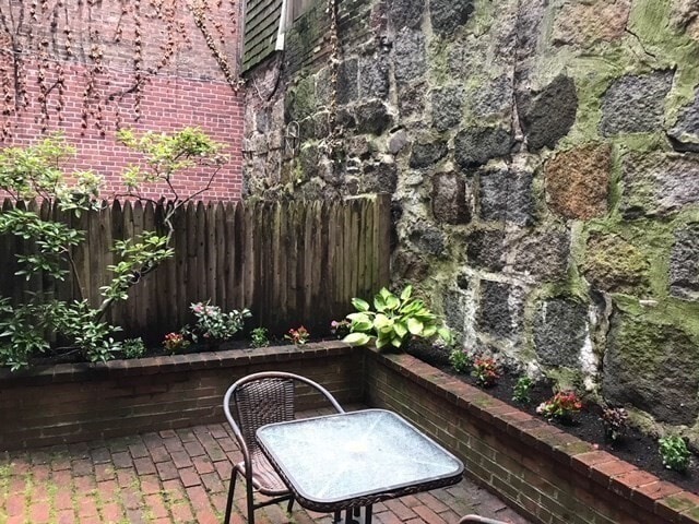 Building Photo - 49 Garden St