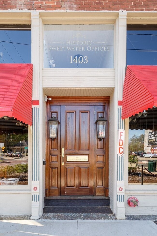 Building Photo - 1403 Huntsville Rd