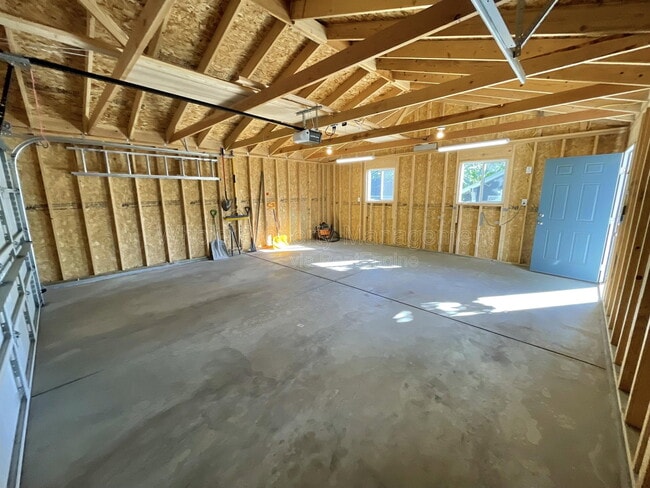 Building Photo - 4909 Beach Ct