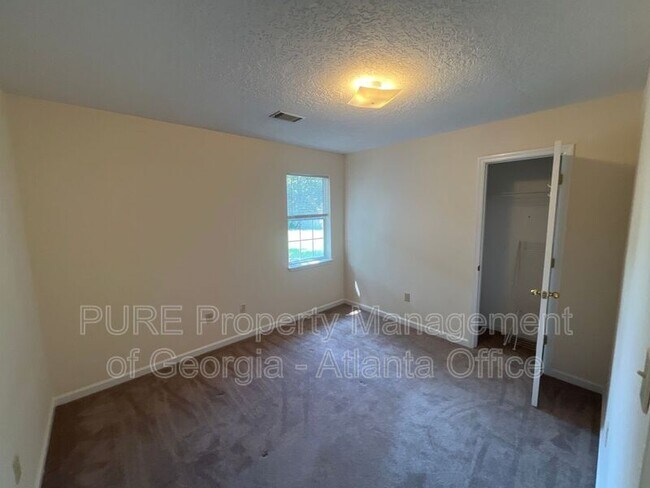 Building Photo - 127 Redford Dr