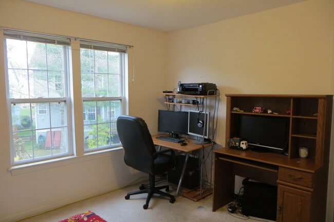 Building Photo - 64 Lilac Cir