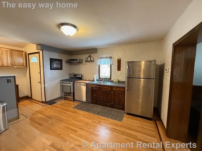 Primary Photo - 19 Pitman St