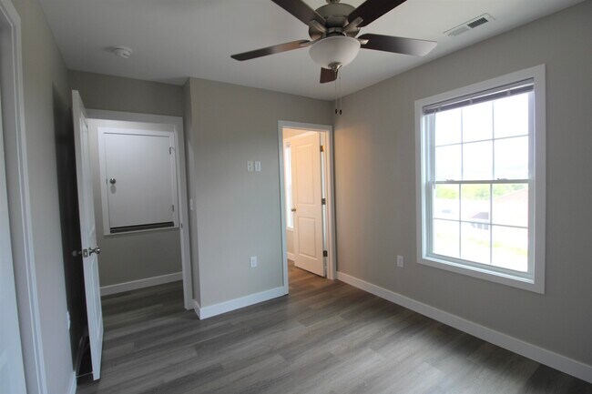Building Photo - 101 WILLOWSTONE Ct
