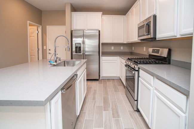 Building Photo - COMING SOON!! GorgeousTownhome in Summerlin